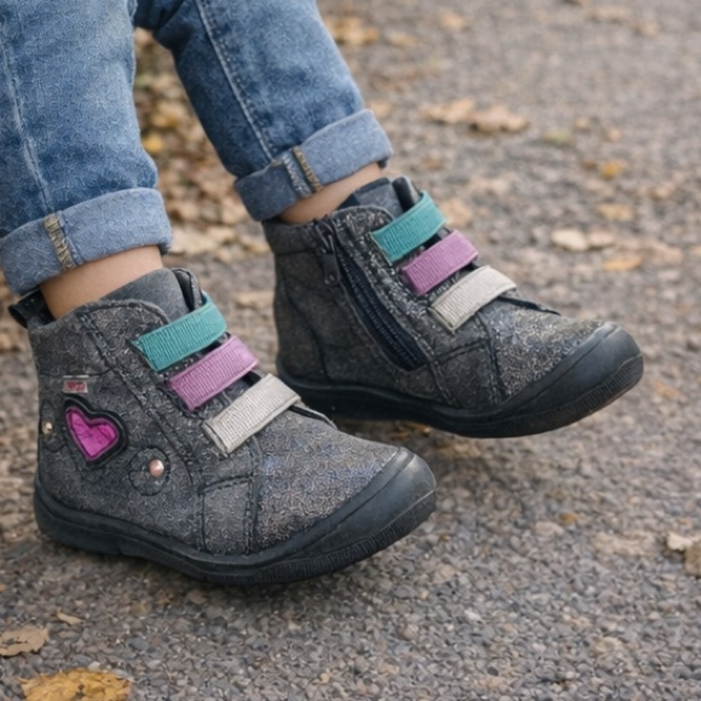 Lasocki Toddler Girls Glitter Ankle‎ Boots w/ Heart Patch Size 8